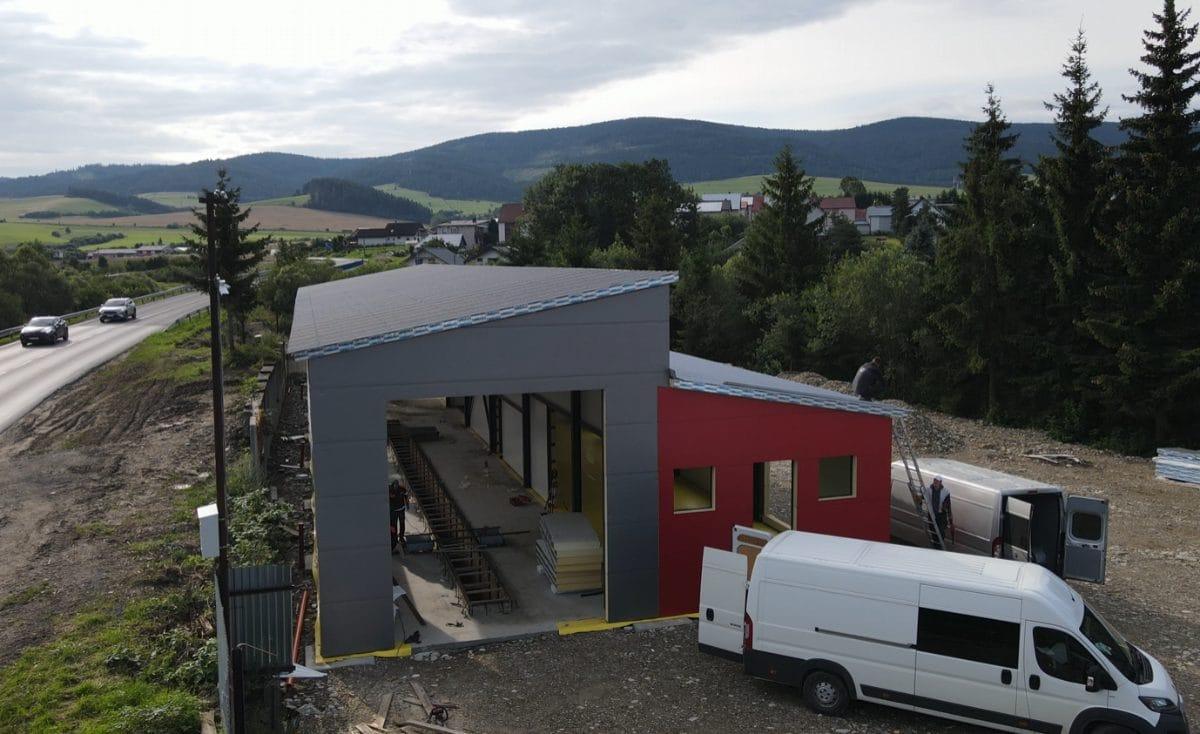 STK hala Lokca — Opláštenie a strecha — fotka 3