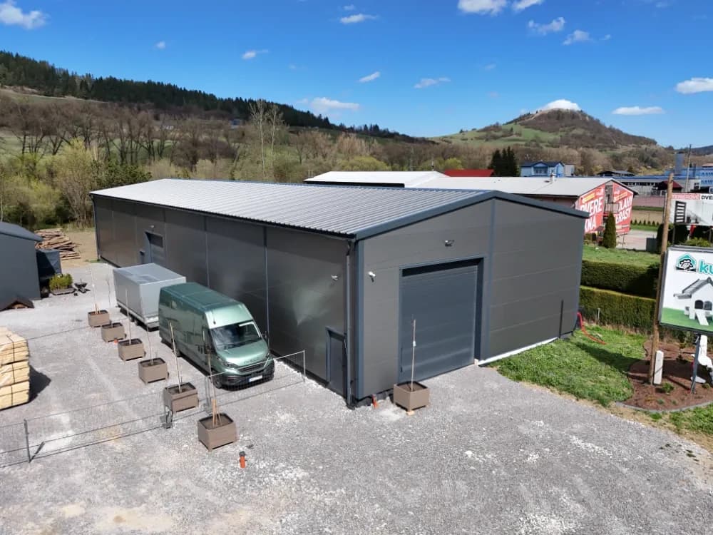 Dielne a skladové haly